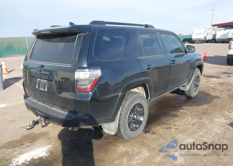 2021 Toyota 4Runner Sr5 z USA, uszkodzony, nr VIN JTEMU5JR3M5902887
